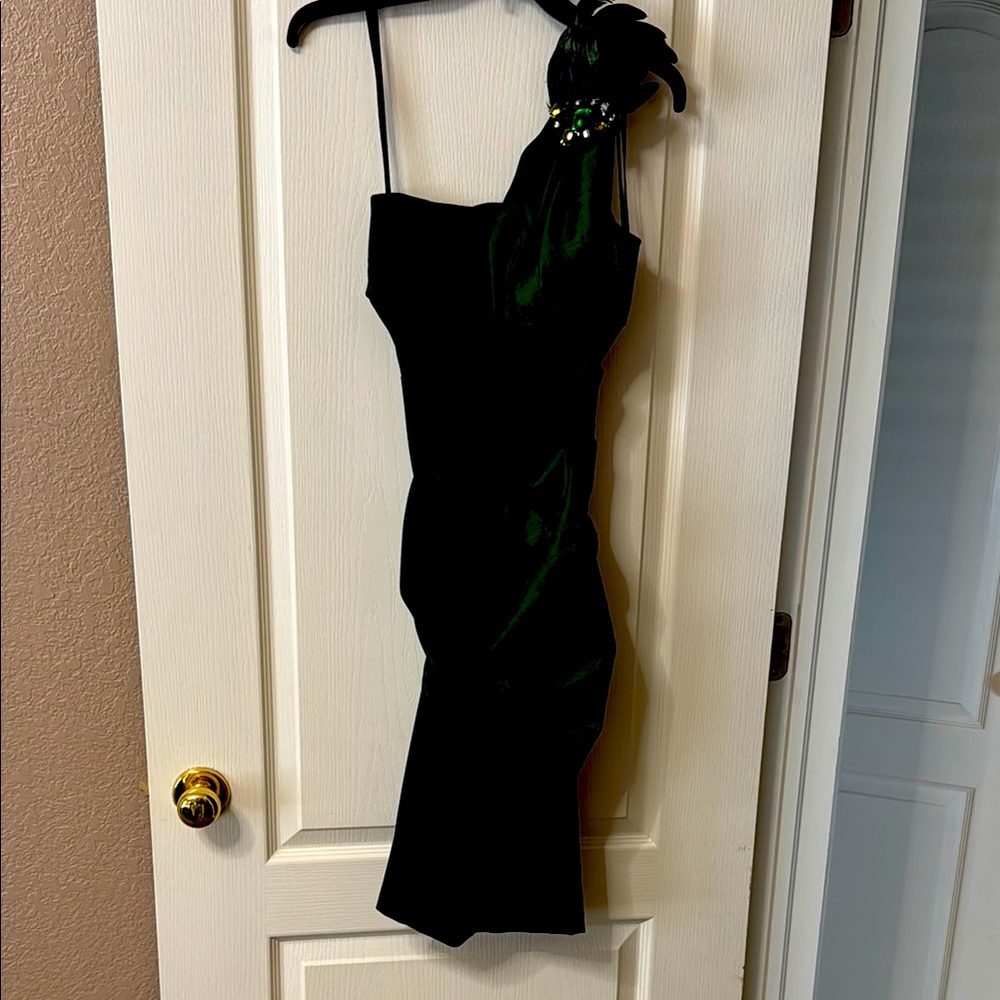 Elegant Green One-Shoulder Dress